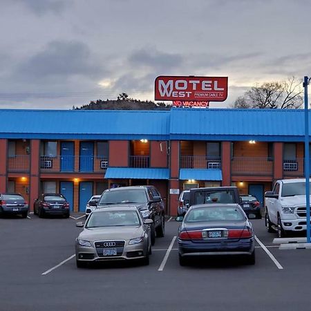 Motel West Бенд Екстер'єр фото